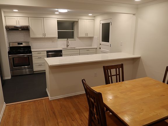 Kitchen bar & dining area (to the right of the front door)