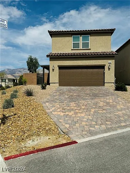 3 bed, 2.5 bath, 1563 sqft, $2,195 — Photo 2
