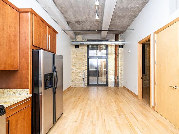 Lovely 1BR w/ Balcony