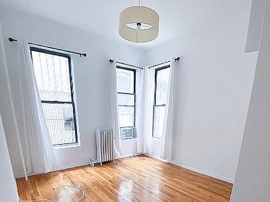 3rd image of 103 W 80th St #4A2