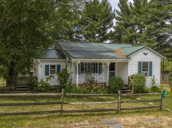 22 Conifer Ln, Lexington, VA 24450