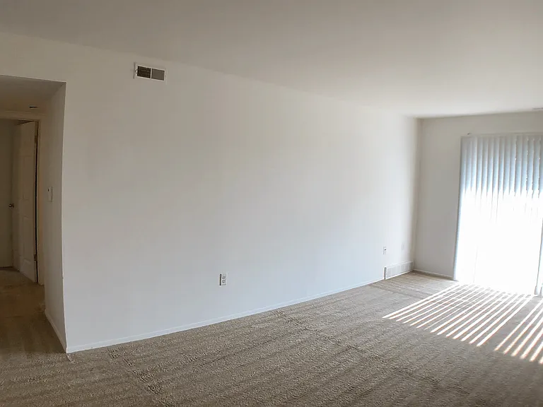 Prentiss Pointe Apartments — Photo 280