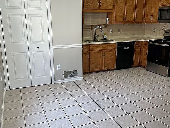 3rd image of 36 Amherst Ct #1118