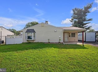 121 Gable Hill Rd, Levittown, PA 19057