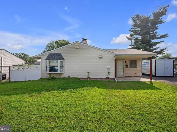 121 Gable Hill Rd, Levittown, PA 19057