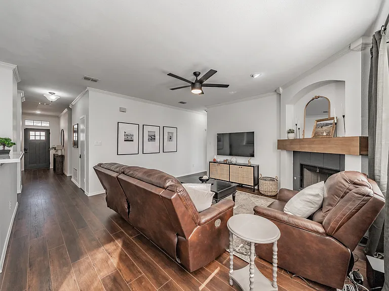 2304 Hickory Ct — Photo 41