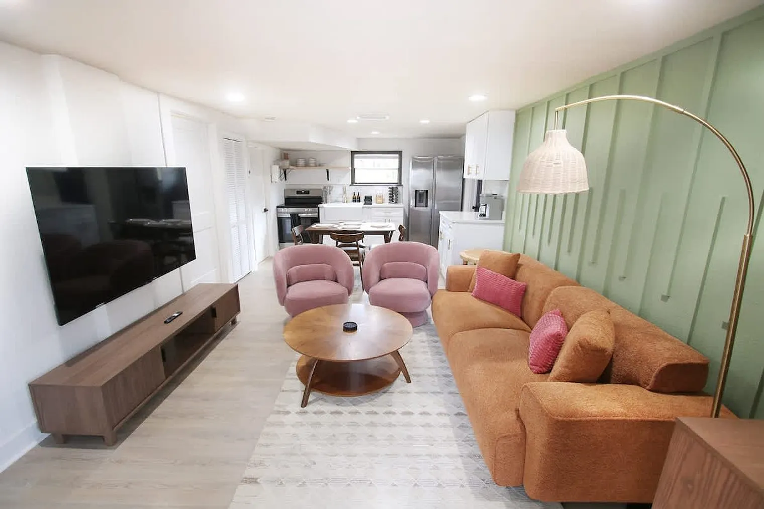 2 bed, 1.0 bath, 8449 sqft, $4,245 — Photo 2