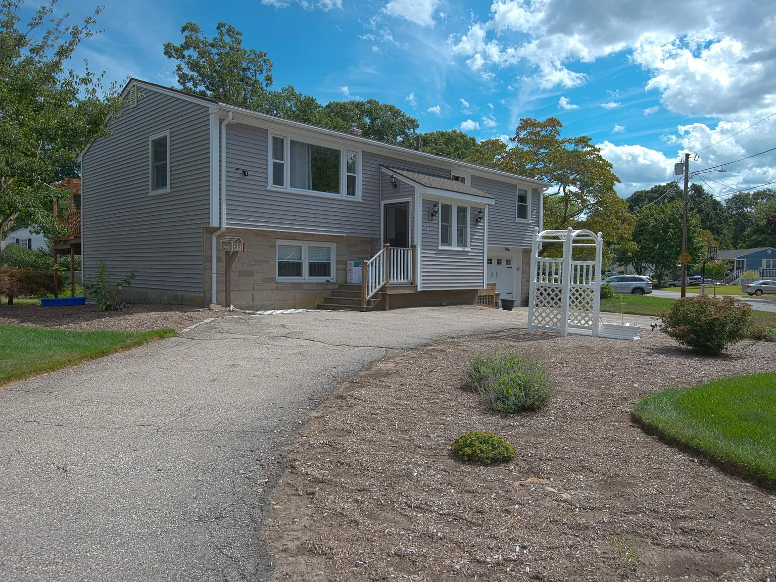 4 bed, 1980 sqft, $3,750 — Photo 2