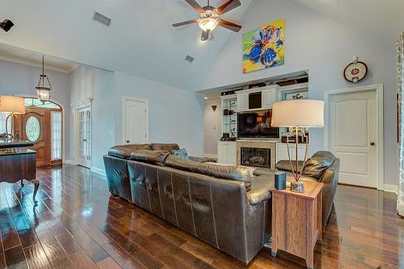 5th image of 102 Mission Hills Dr
