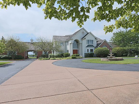 2nd image of 16885 Thoroughbred Dr
