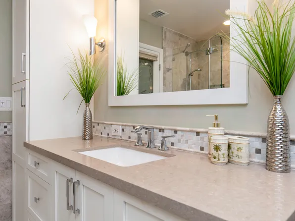 5571 Bayview Drive, Fort Lauderdale, FL 33308