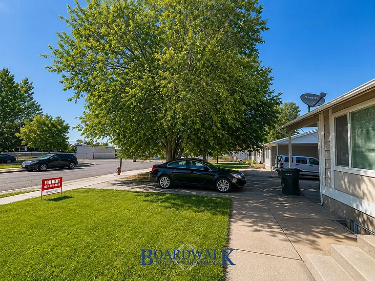 3549 S Colby Ave — Photo 2