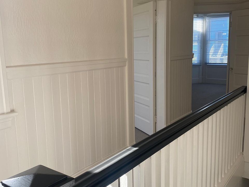 Hallway to bedrooms