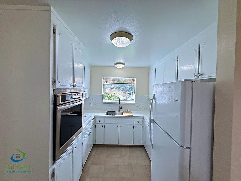 1370 Fernwood Ln — Photo 8