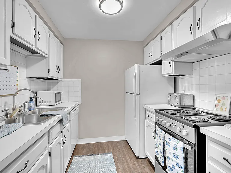 225 Charter Oaks Dr #3 — Photo 9