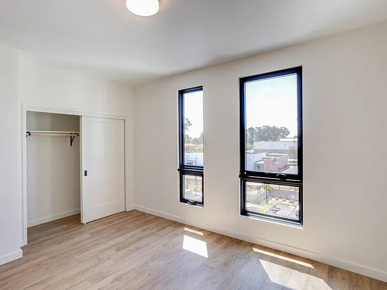 Newly Built Luxury Apartments in San Luis Obispo "Little Italy" — Photo 31