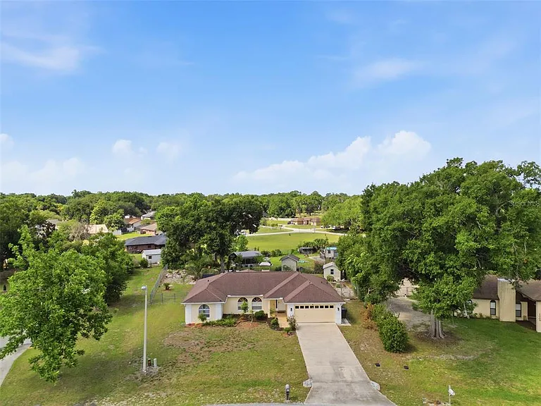 1011 Winifred Way — Photo 32