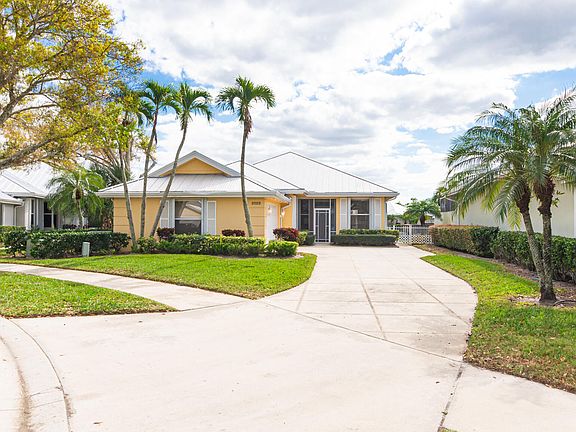 3rd image of 2023 SW Mayflower Drive
