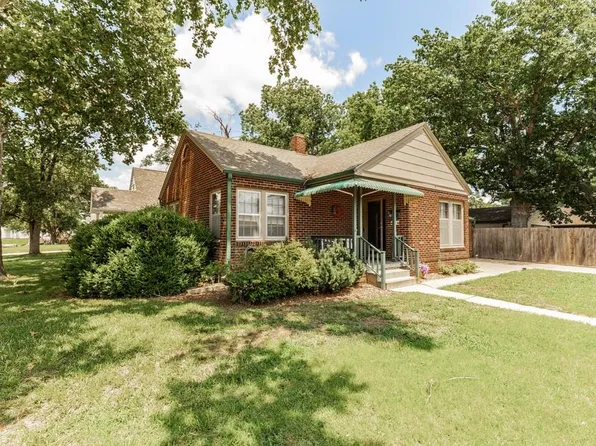 5 Tenlawns Pl, Salina, KS 67401