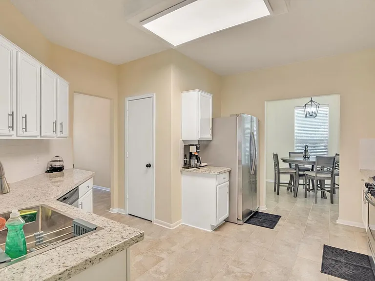 1722 Sun Point Ct — Photo 10