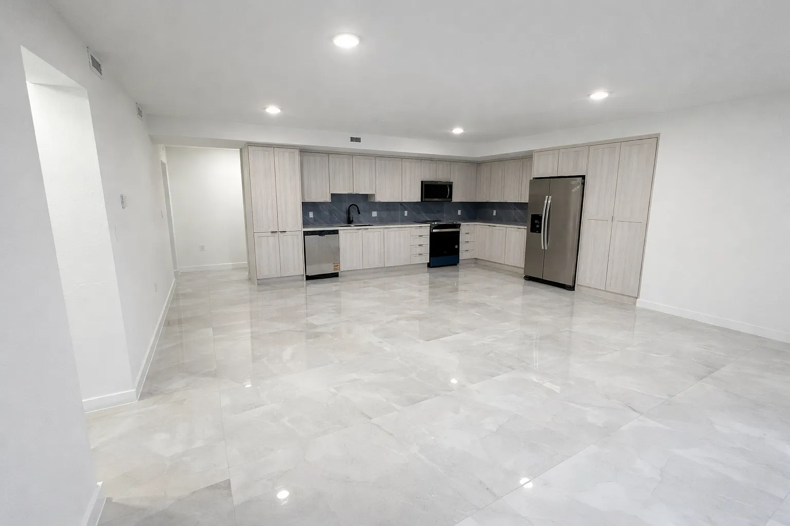 3 bed, 1500 sqft, $2,600 — Photo 2