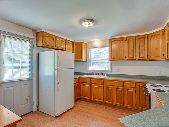 2nd image of 428 Lancaster Creek Dr