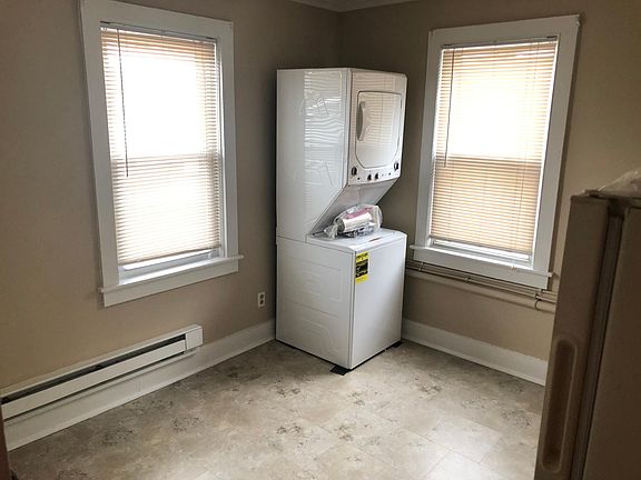 2nd image of 127 1/2 Poplar St #2