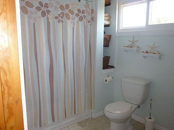 2nd floor bathroom 