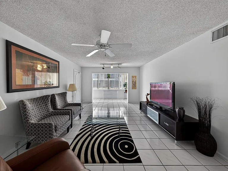 6253 Bay Club Dr #1 — Photo 2