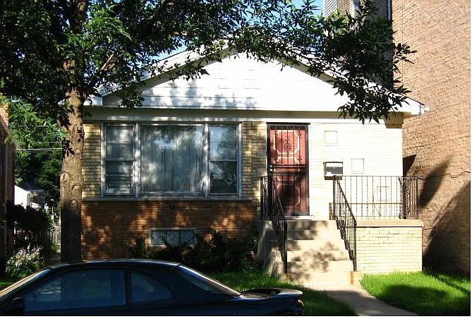 8718 S Jeffery Blvd photo 1