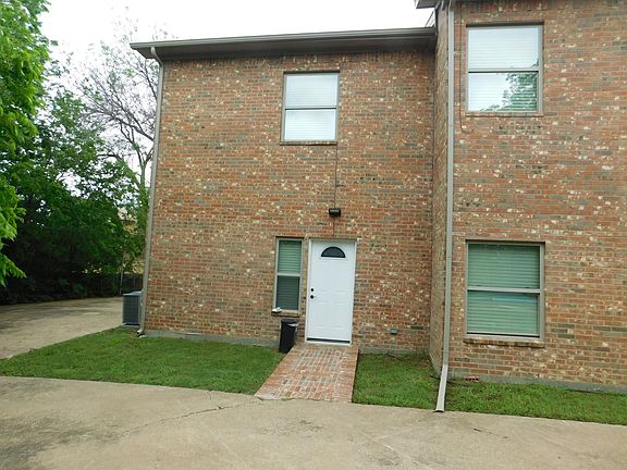 3rd image of 2240 Jackson Cir #B