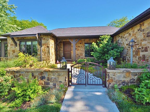 4th image of 7946 Preserve Ln