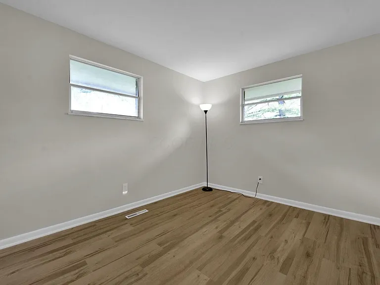 1169-1171 Eastfield Rd — Photo 9
