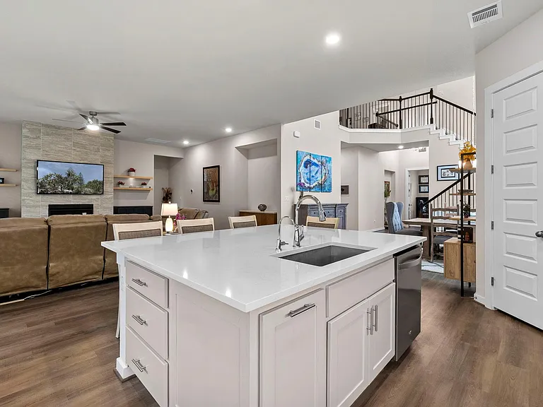 460 Constitution Way — Photo 14