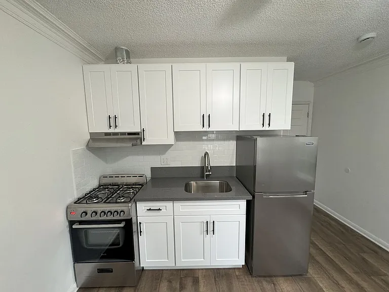 Crenshaw Park Apartments — Photo 18