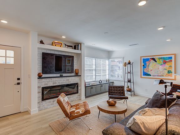4th image of 408 N Sierra Bonita Ave #4101/2