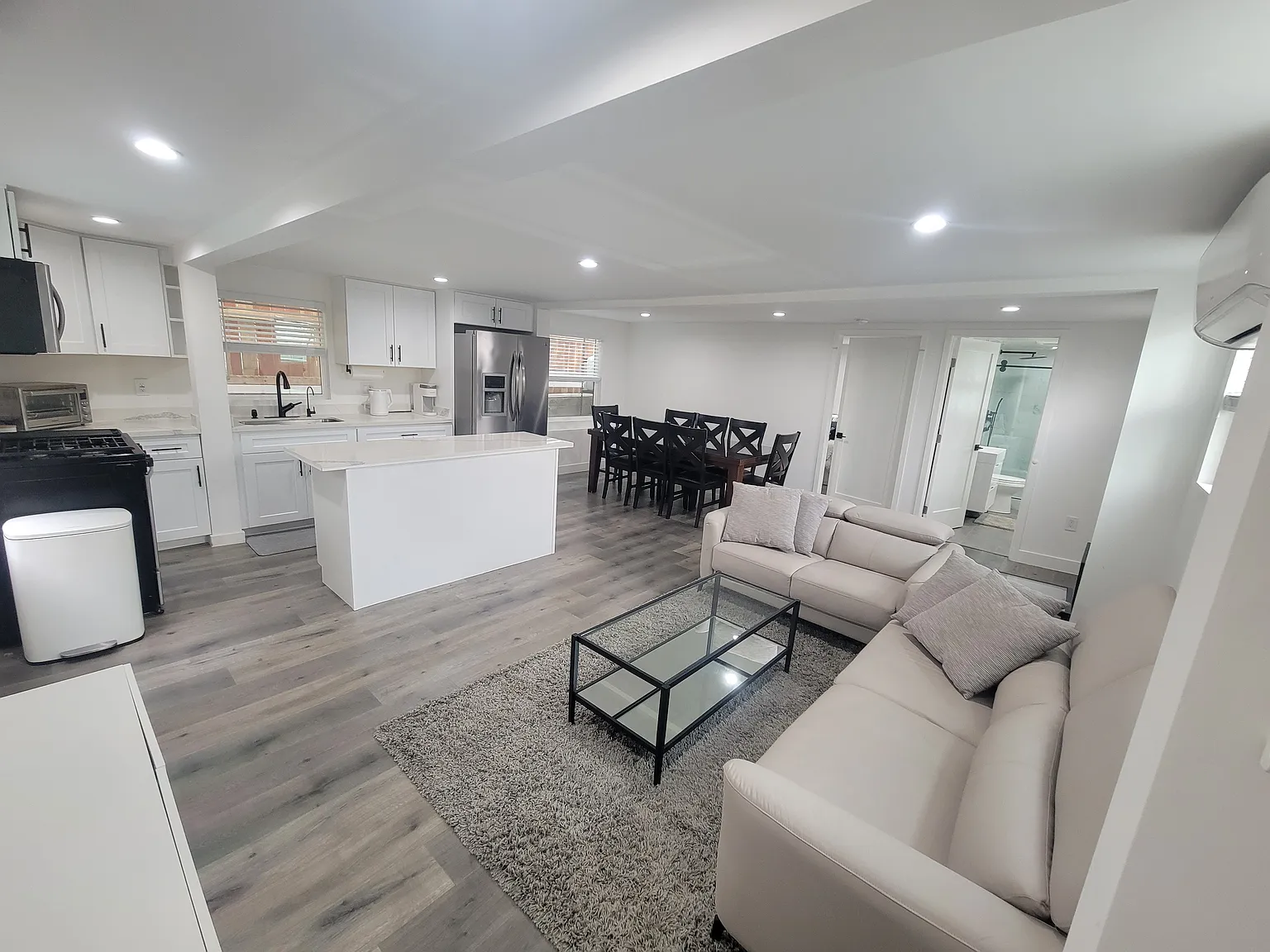 1 bed, 700 sqft, $2,300 — Photo 1