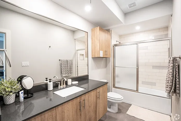1 bed, 843 sqft, $1,195 — Photo 3