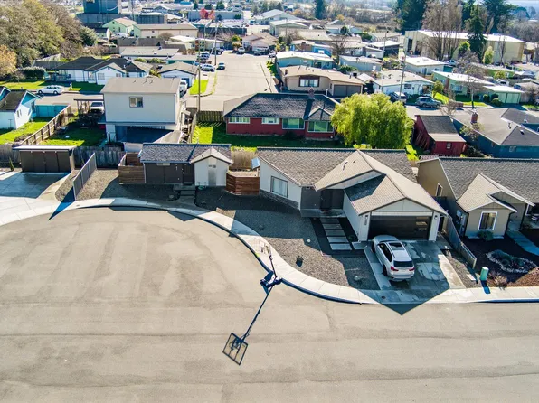 2545 Avery Ct, Fortuna, CA 95540