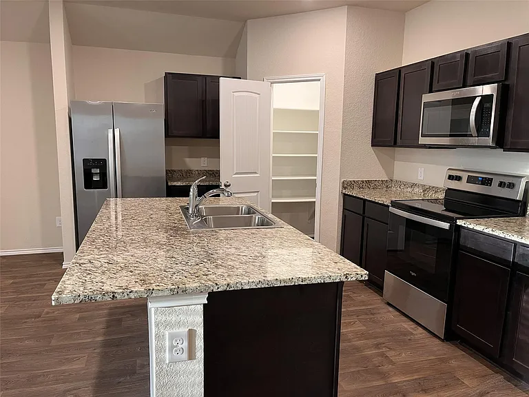 312 Comal Dr — Photo 11
