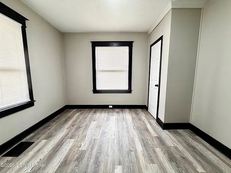 1545 Catalpa St — Photo 5