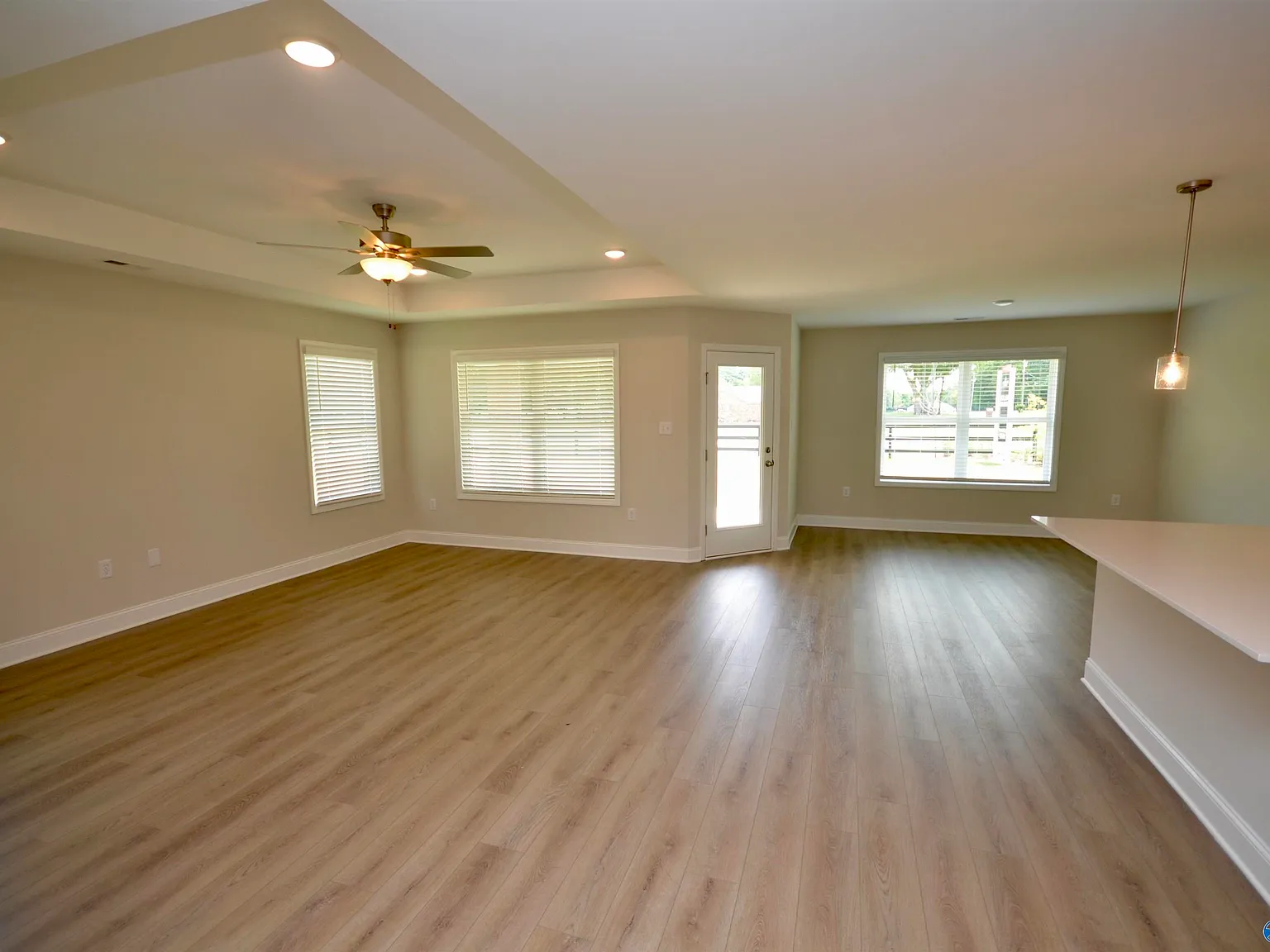 3 bed, 2.0 bath, 1620 sqft, $1,900 — Photo 3
