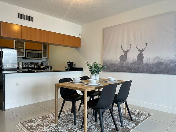 5th image of 1750 N Bayshore Dr APT 2710