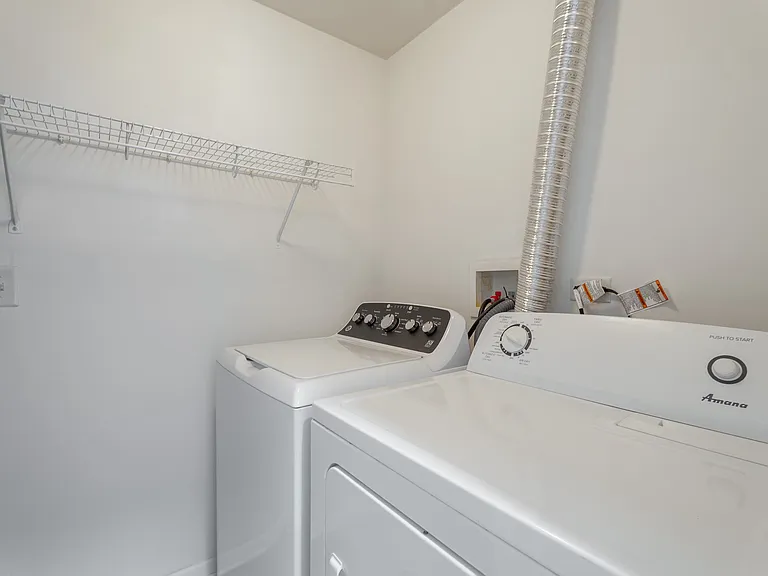 Clover Dr — Photo 17