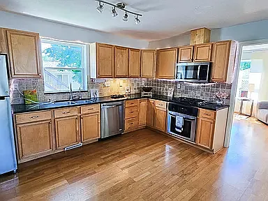 113 N Ash St — Photo 2