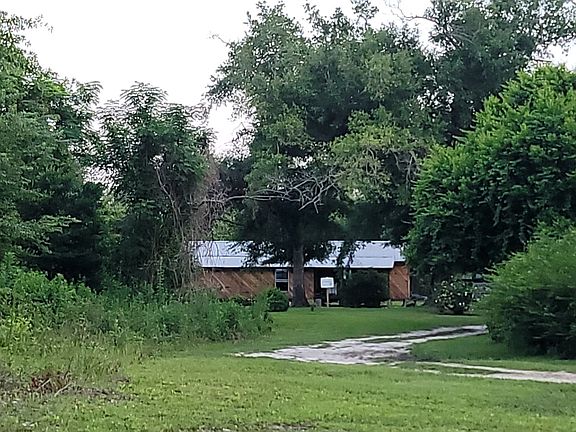 3rd image of 3076 Gladys Cres