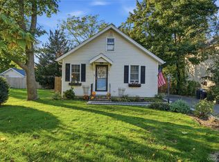 8 South Avenue, Smithtown, NY 11787