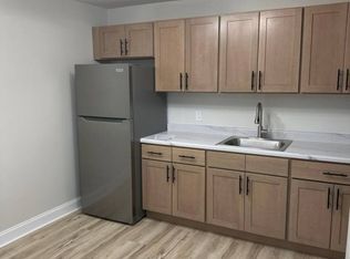 16 Hampton Rd #B4, New Brunswick, NJ 08901