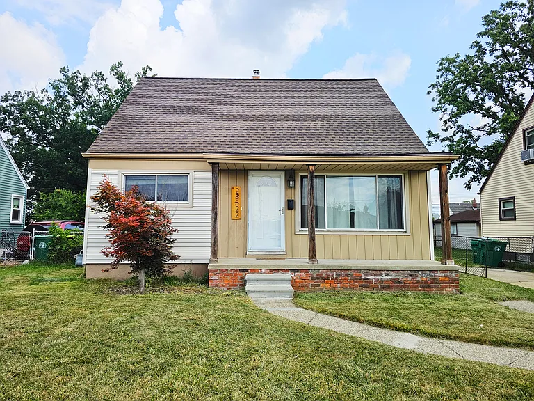 28522 Cambridge St — Photo 2