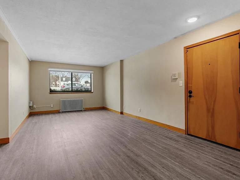 Carousel Flats — Photo 15